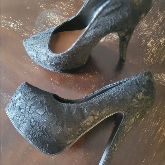 Shoes for sale - Picture 4 of 7